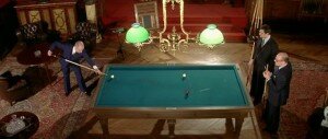 Гийом, рассерженный, что ему не дают землю, портит сукно на бильярдном столе министра