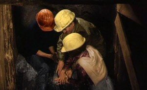 А вот и очередная проблема при рытье тоннеля - пробита труба, встретившаяся у них на пути